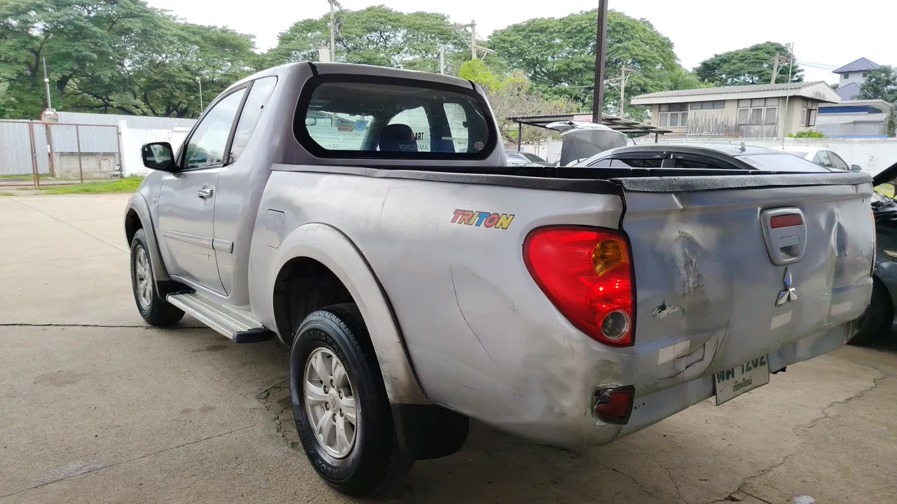 2011 Mitsubishi Triton – Back