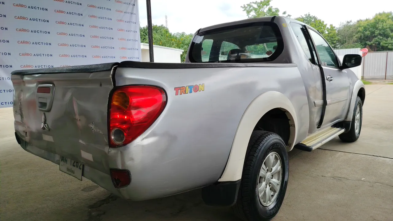 2011 Mitsubishi Triton – Back