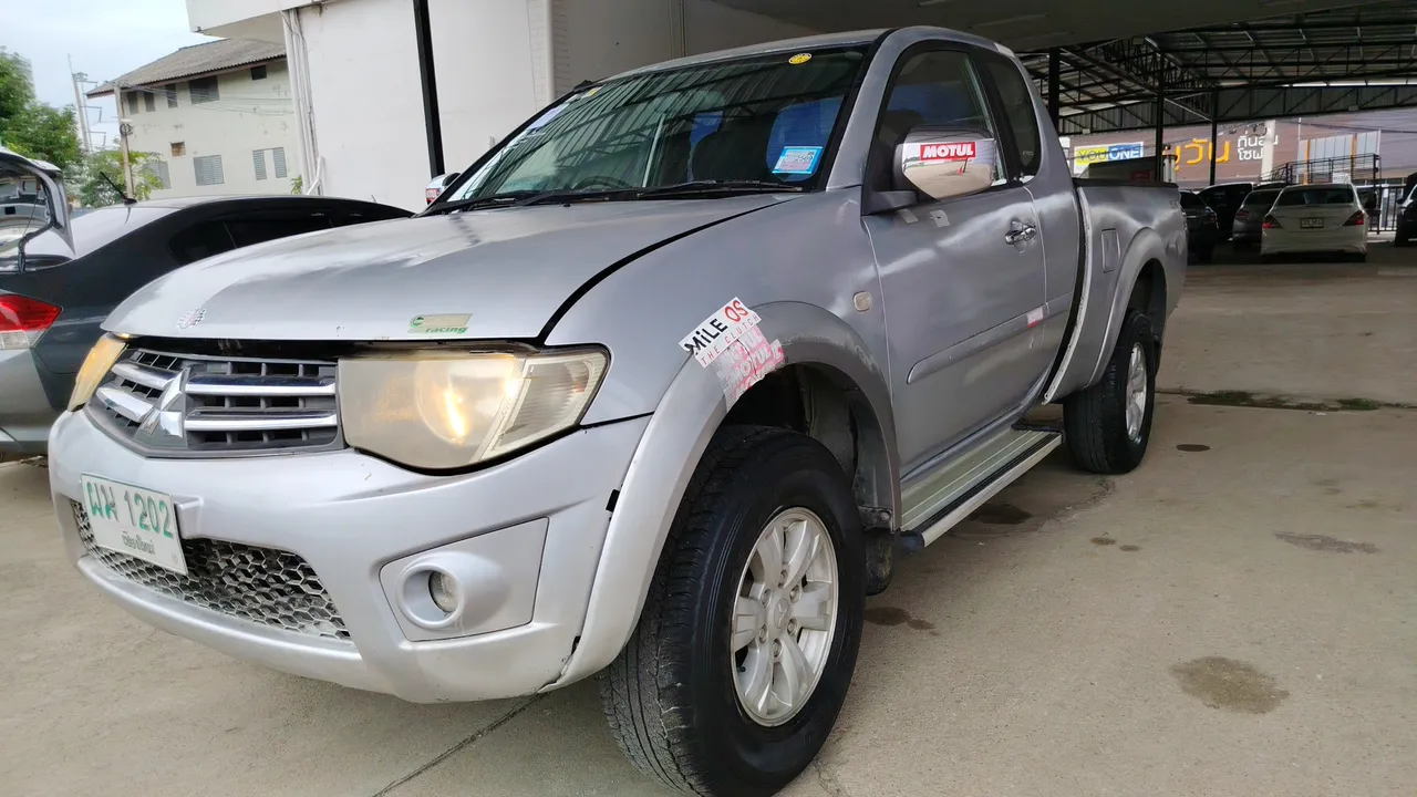 2011 Mitsubishi Triton – Front