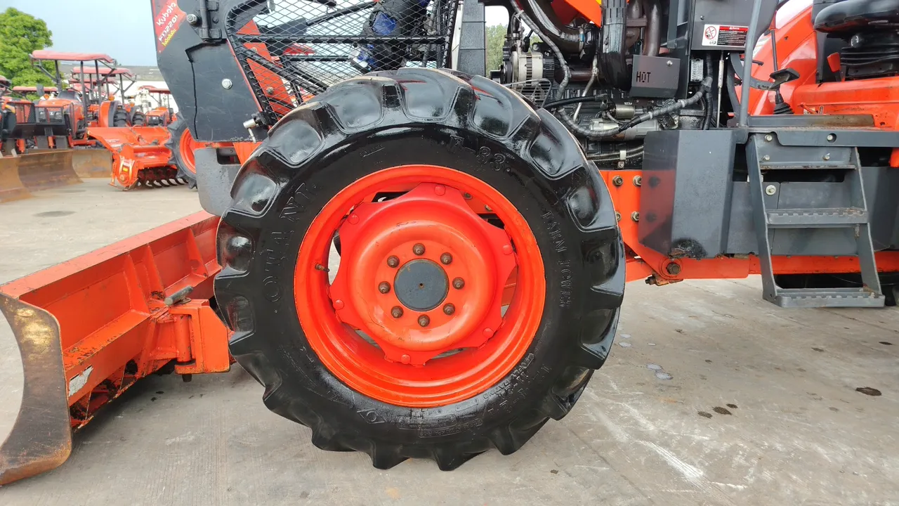 2023 Kubota M9808 – Exterior