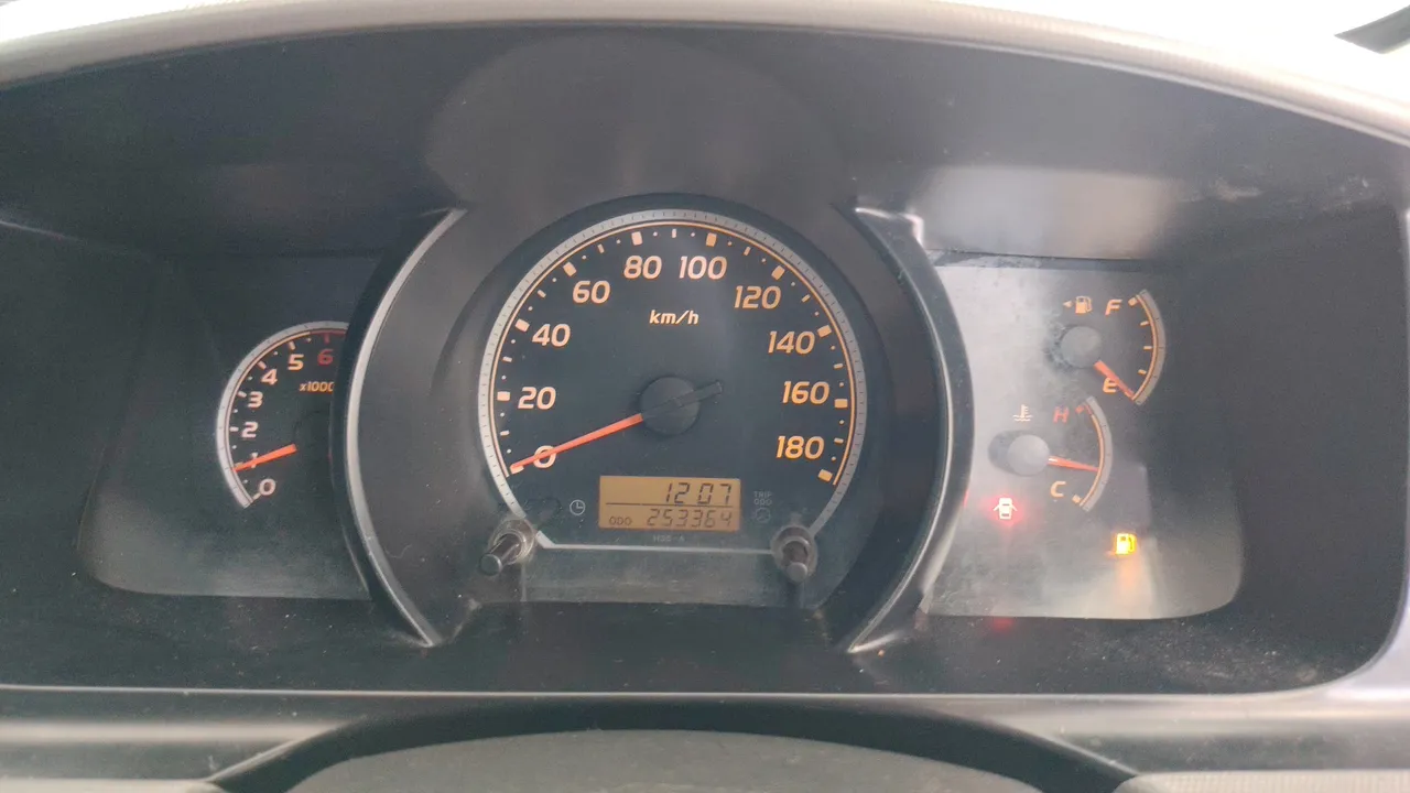 2012 Toyota Commuter – Exterior