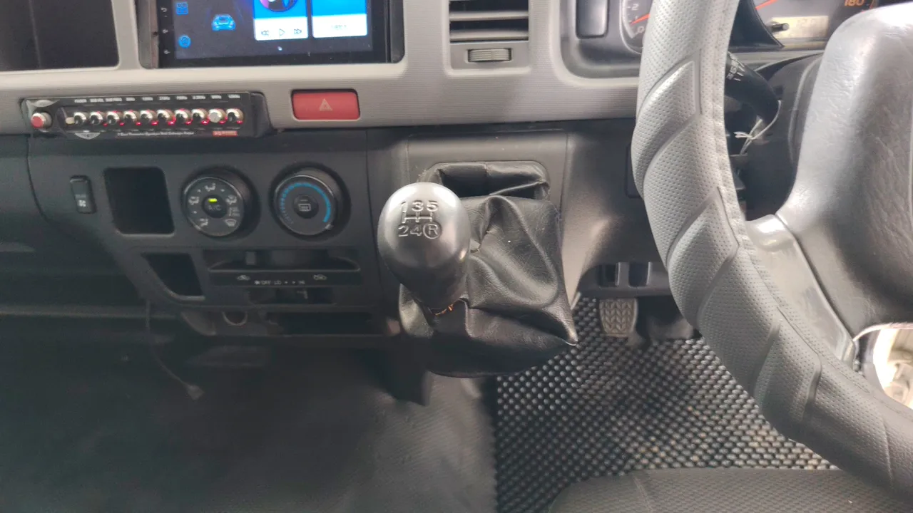 2012 Toyota Commuter – Exterior