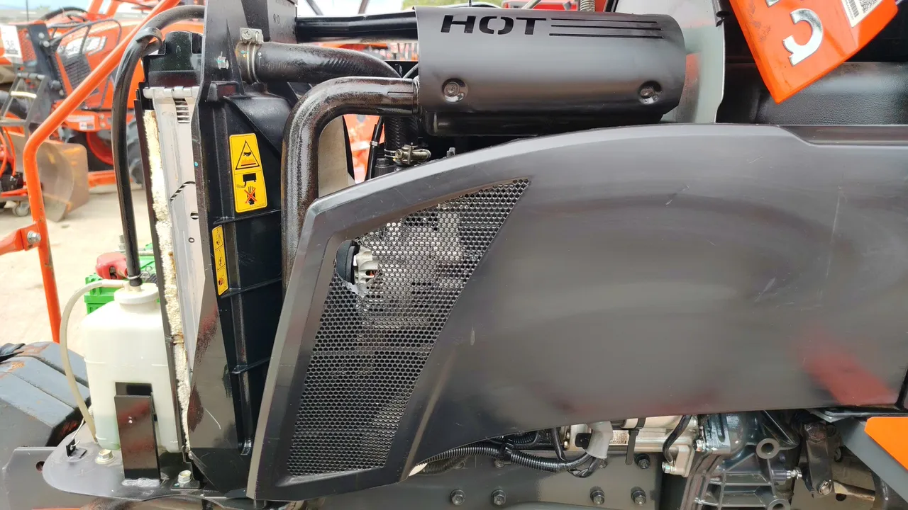 2025 Kubota B2740S-B – Exterior