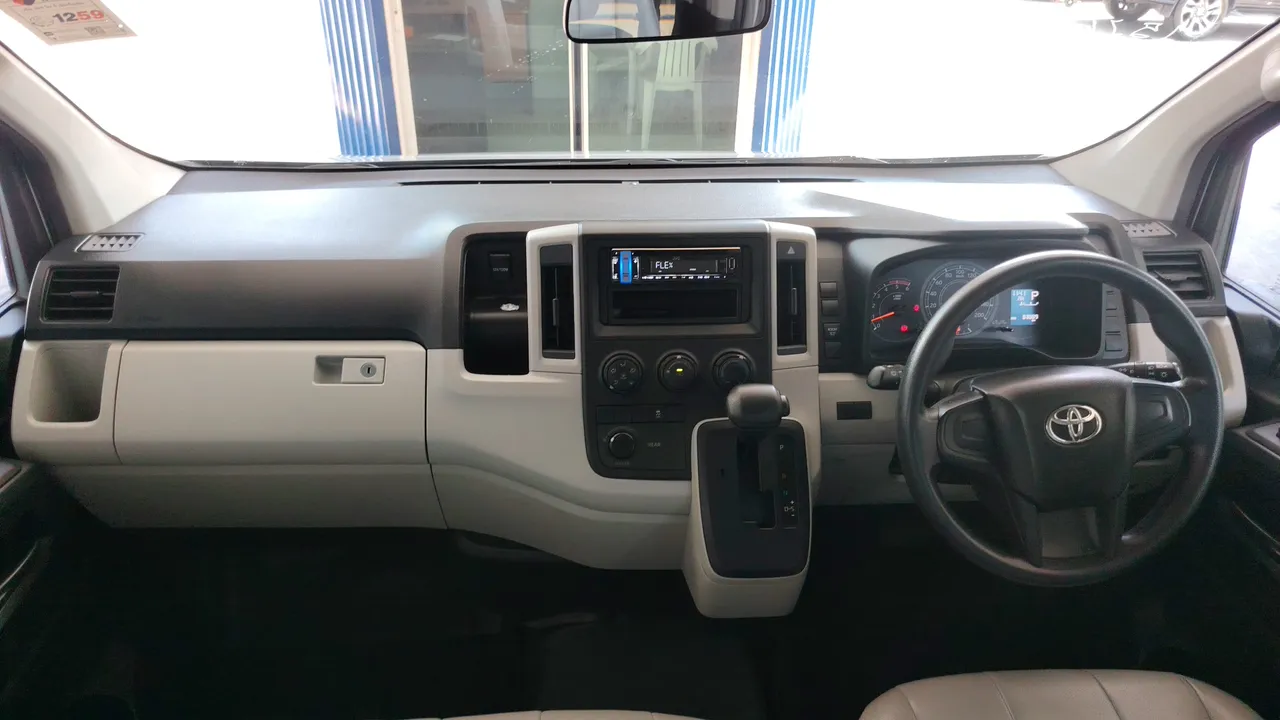 2021 Toyota Commuter – Exterior