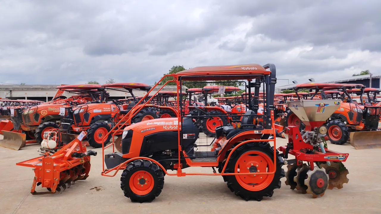 2025 Kubota B2740S-B – Exterior