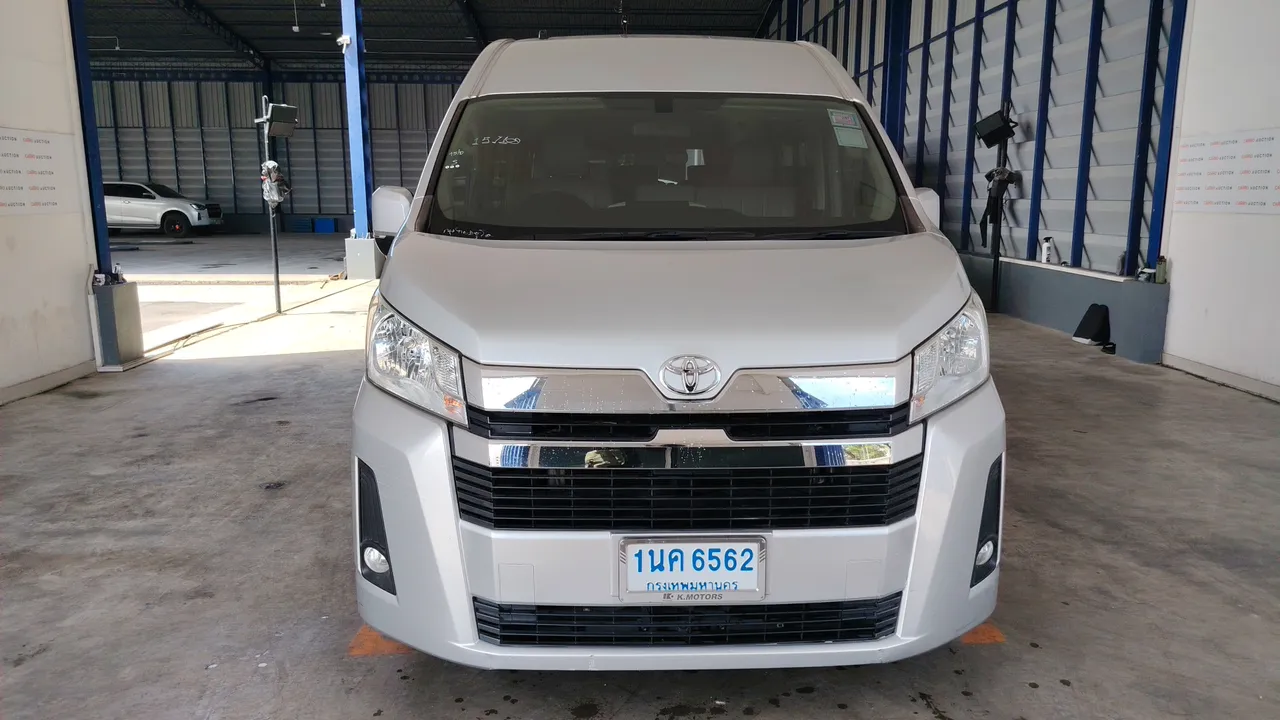2021 Toyota Commuter – Exterior