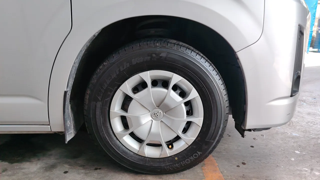2021 Toyota Commuter – Exterior