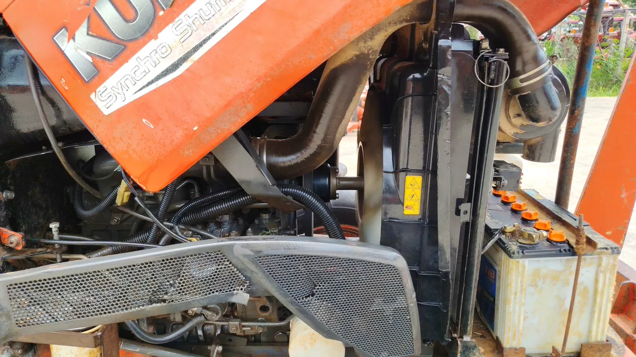 2010 Kubota L3608 – Engine