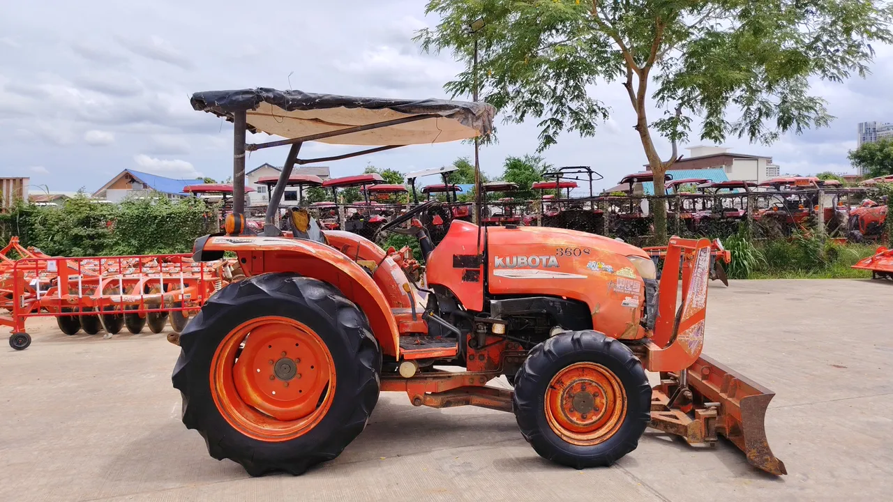 2010 Kubota L3608 – Side