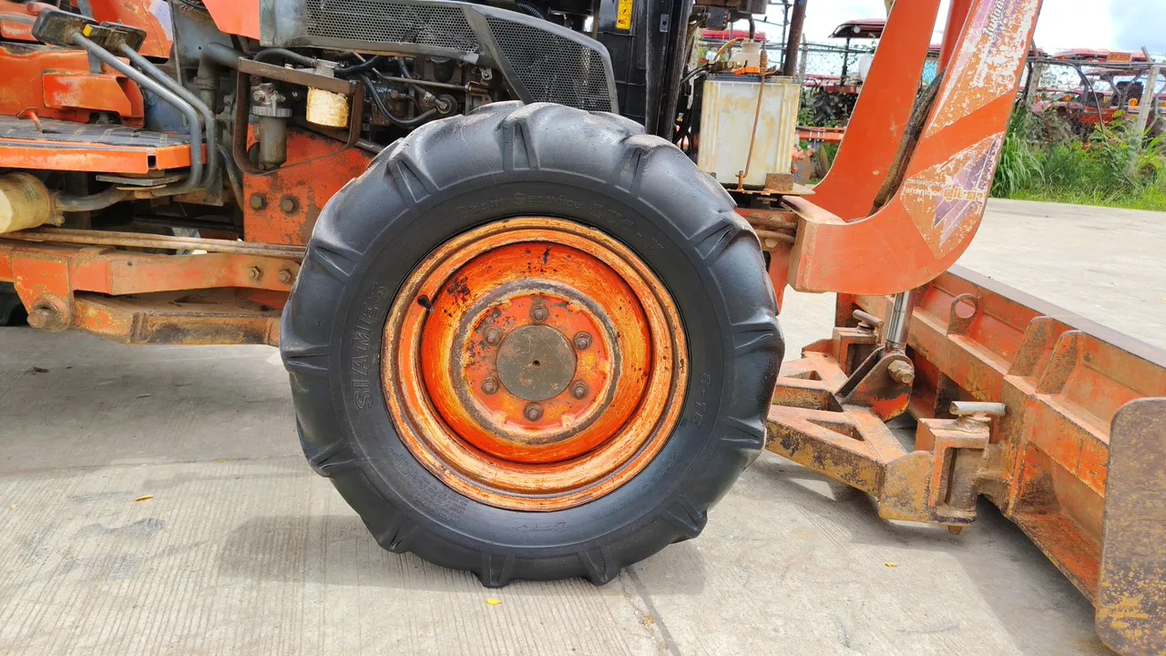 2010 Kubota L3608 – Wheel