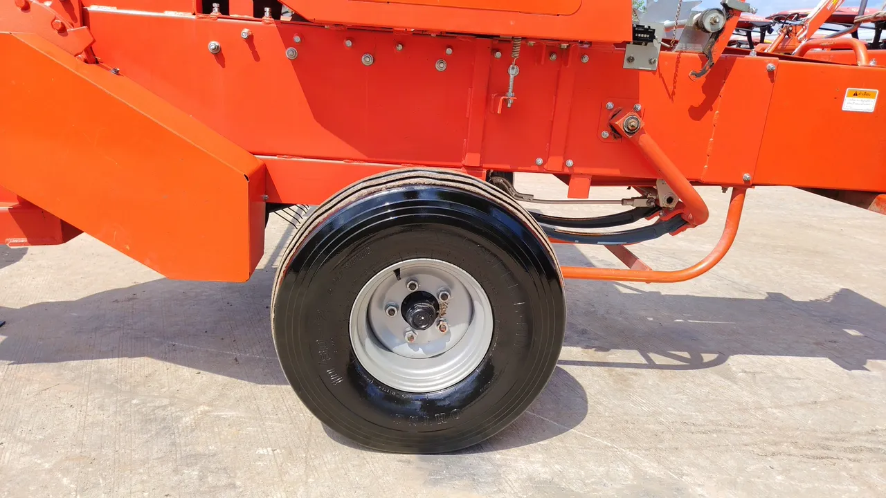 Kubota HB135 – Exterior
