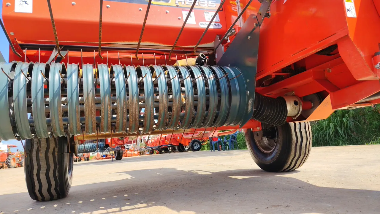 Kubota HB135 – Exterior