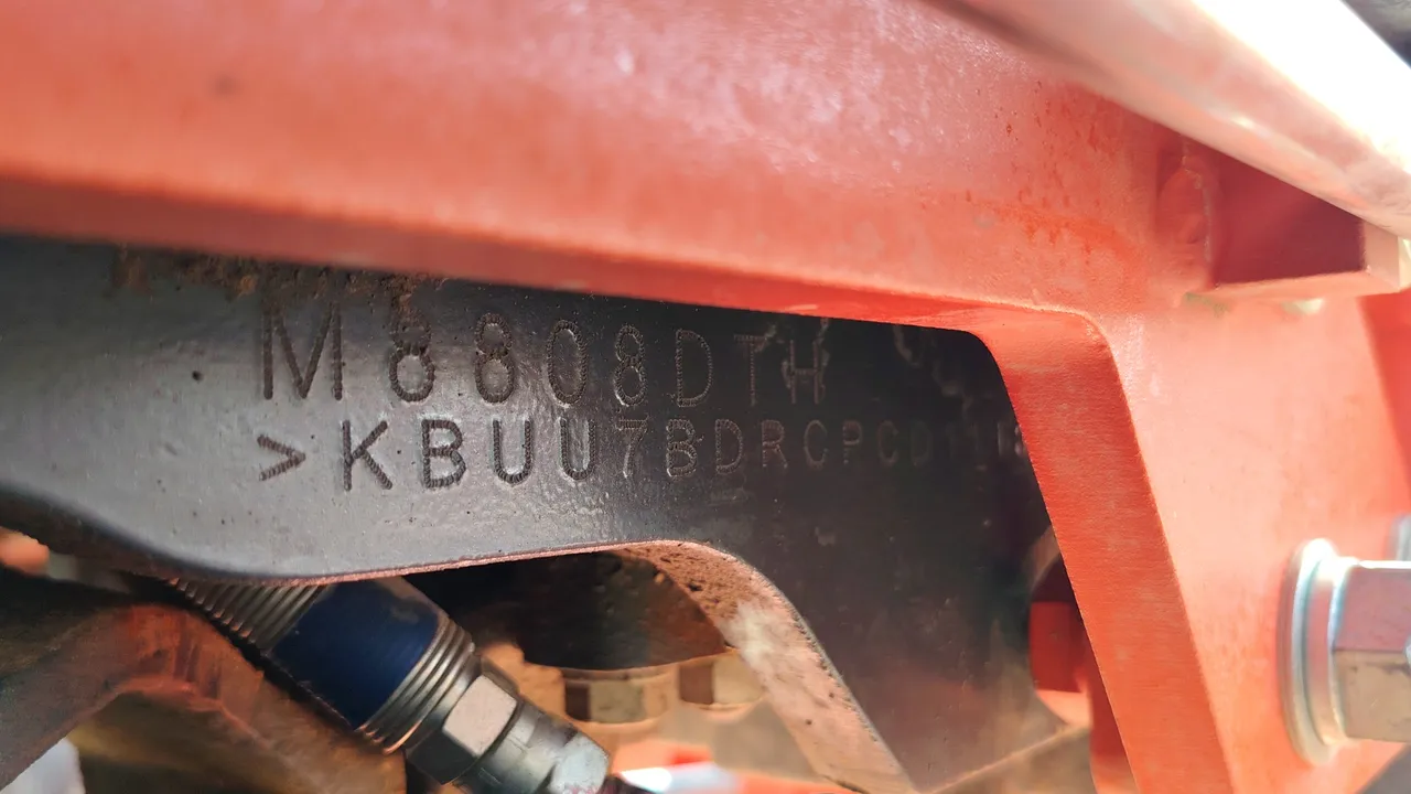2024 Kubota M8808 – Exterior