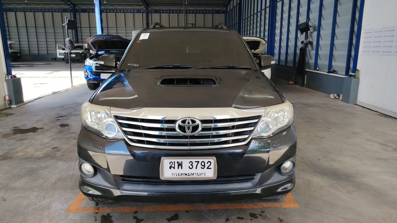 2012 Toyota Fortuner – Exterior