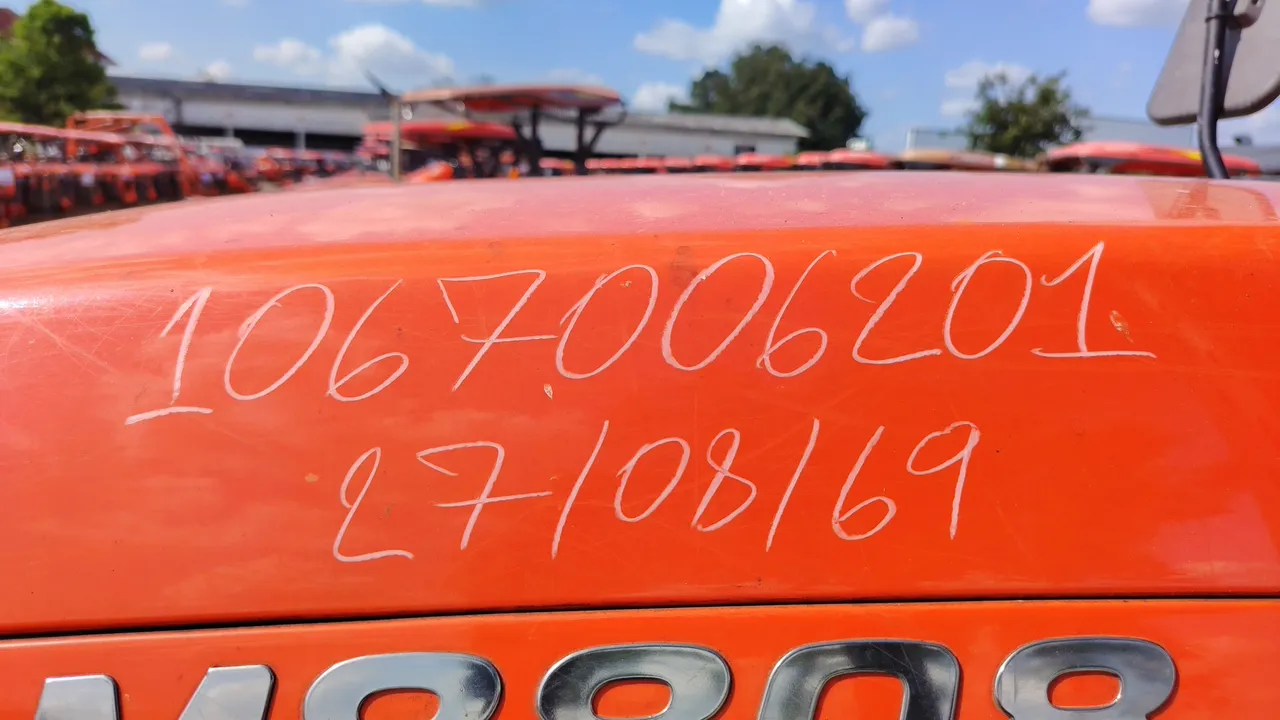 2024 Kubota M8808 – Exterior
