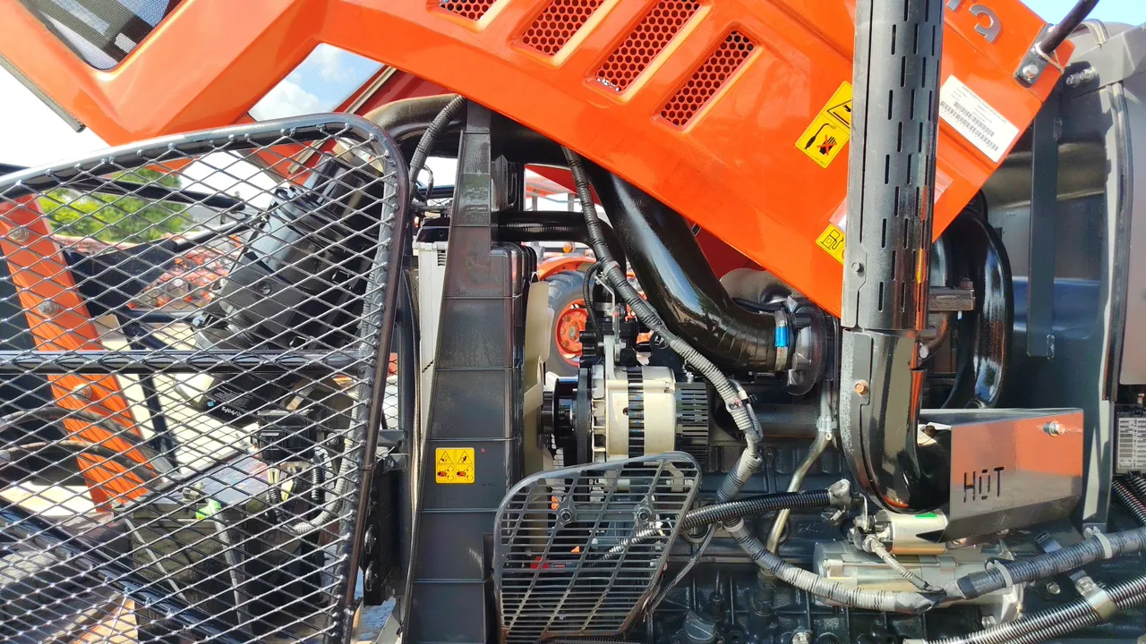 2024 Kubota M8808 – Exterior