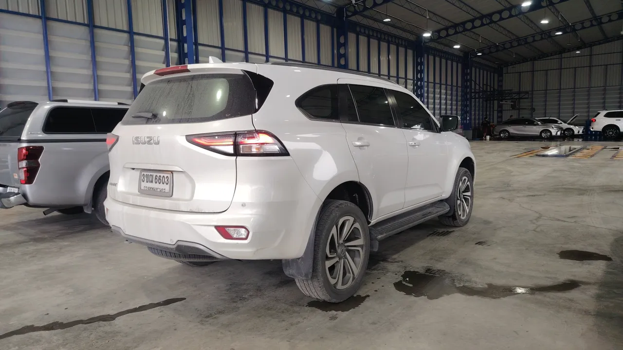 2022 Isuzu MU-X – Exterior