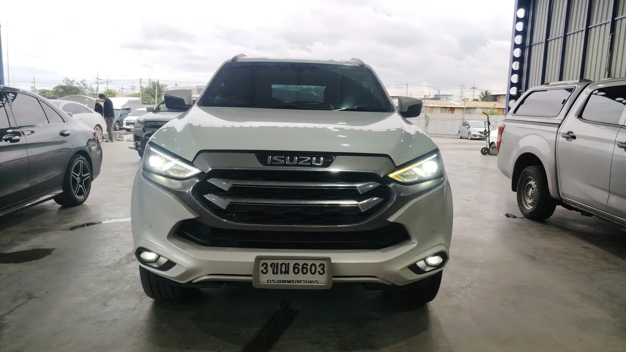 2022 Isuzu MU-X – Exterior