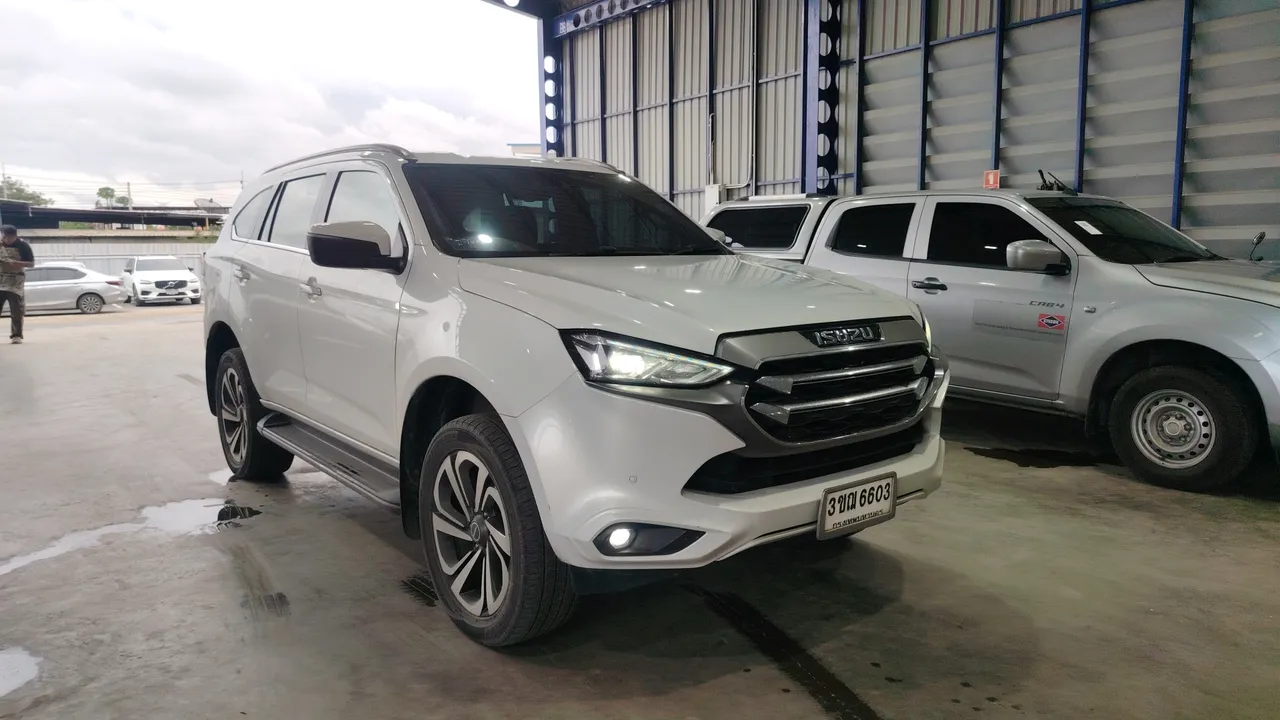 2022 Isuzu MU-X – Exterior