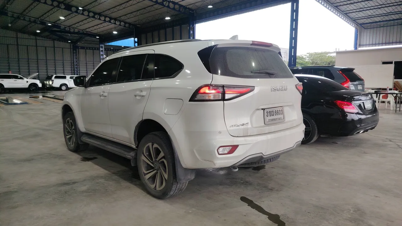 2022 Isuzu MU-X – Exterior