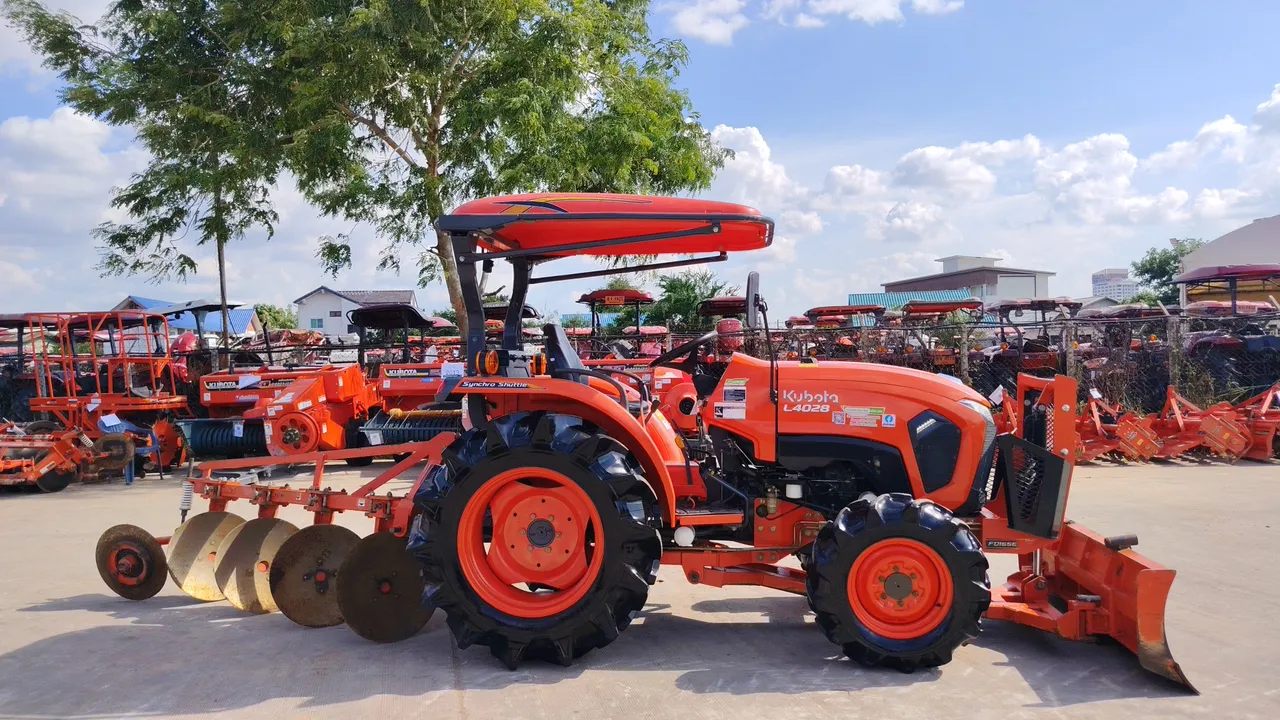 2016 Kubota L4028 – Exterior