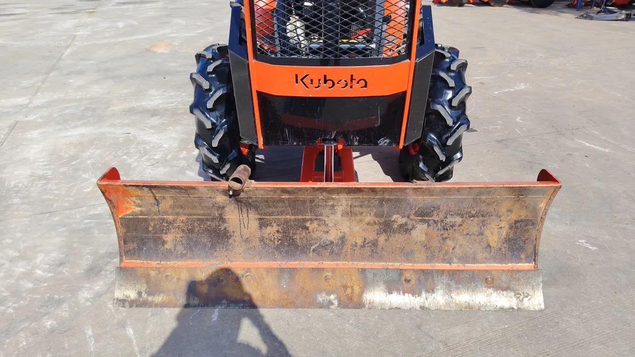 2016 Kubota L4028 – Exterior