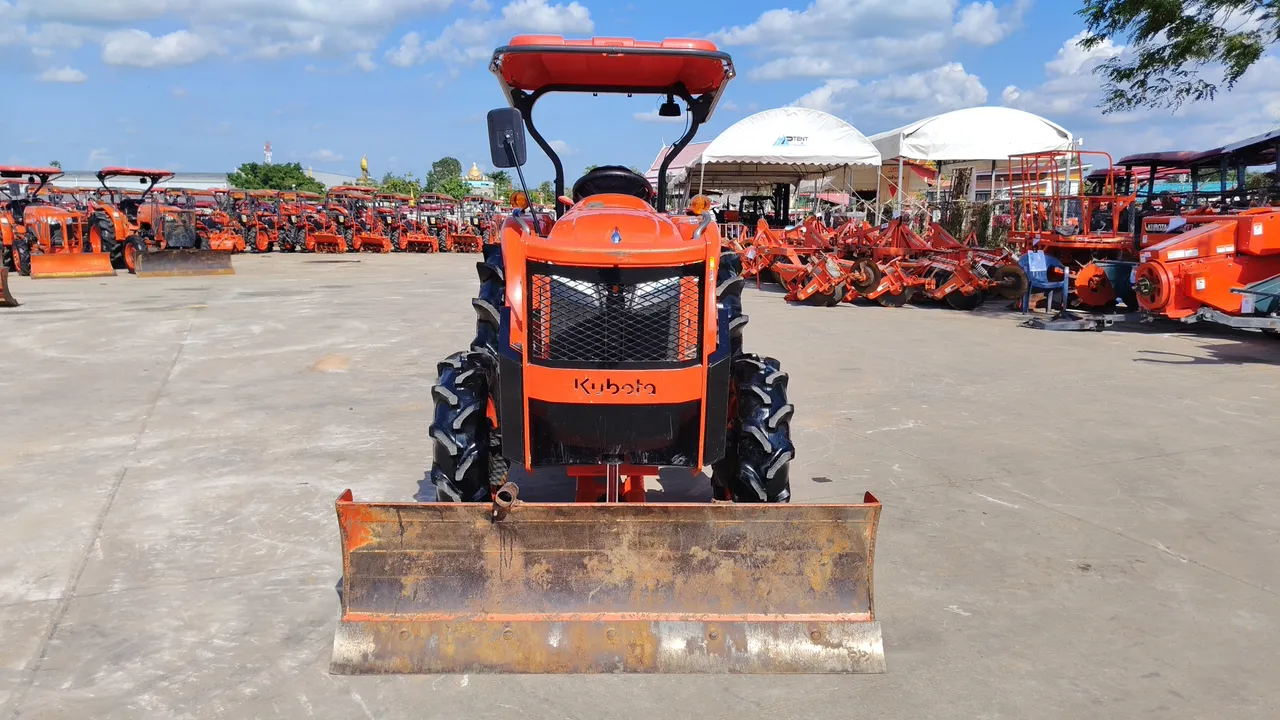 2016 Kubota L4028 – Exterior