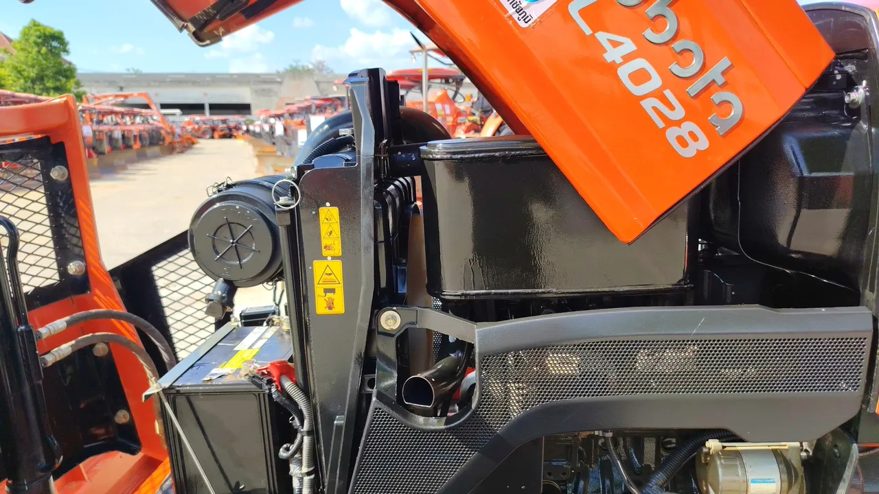 2016 Kubota L4028 – Exterior