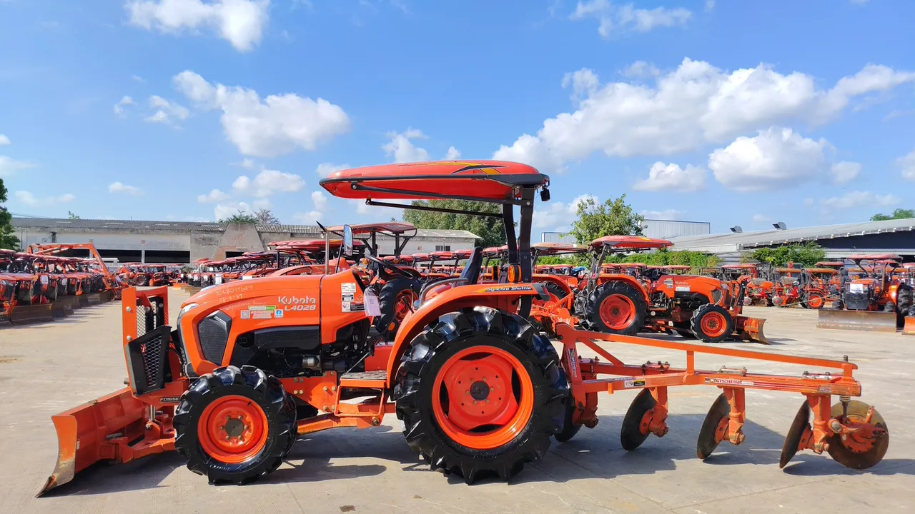 2016 Kubota L4028 – Exterior