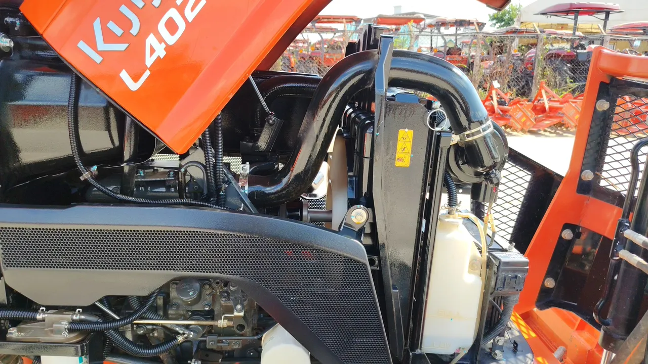 2016 Kubota L4028 – Exterior