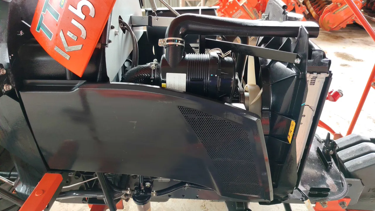 2024 Kubota B2740S-B – Engine
