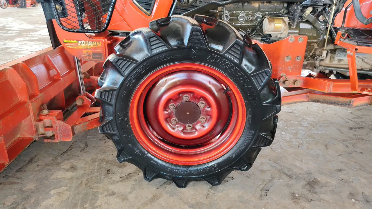 Kubota L5018SP – Exterior