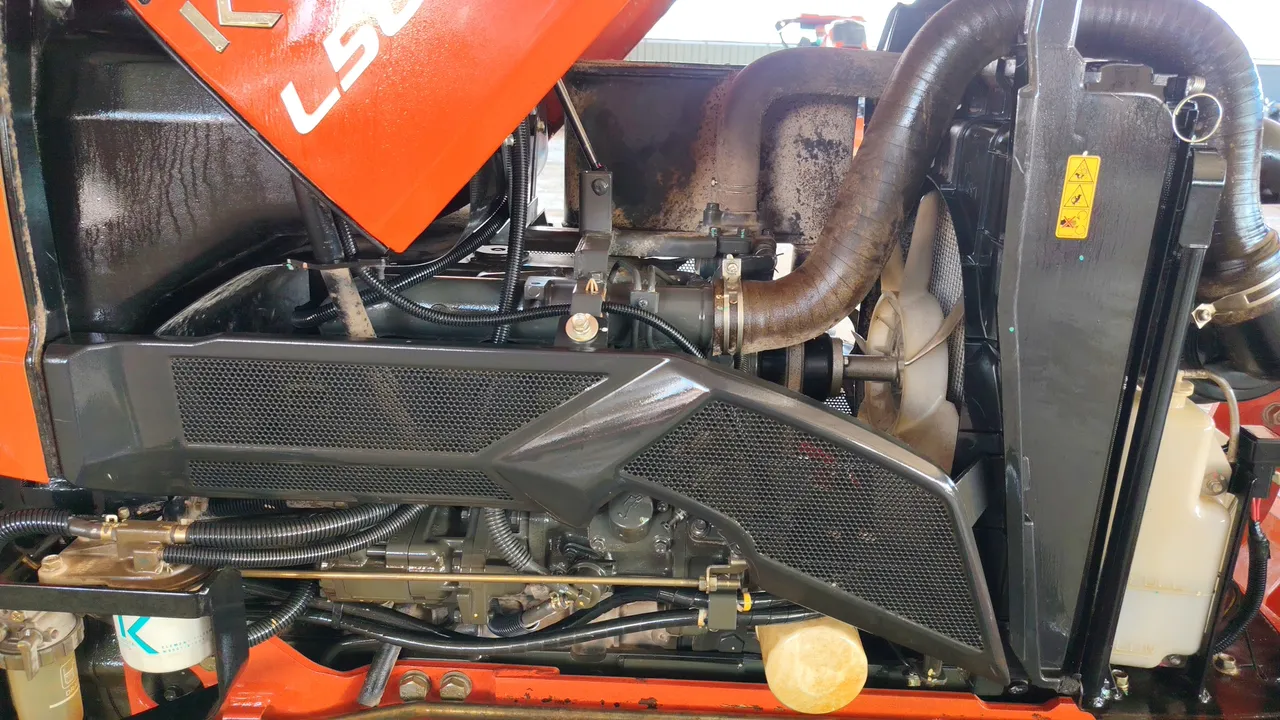 Kubota L5018SP – Exterior