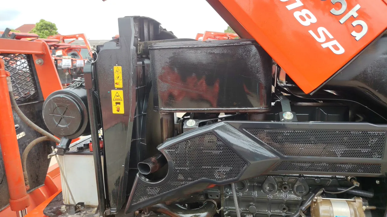 2025 Kubota L5018SP – Exterior