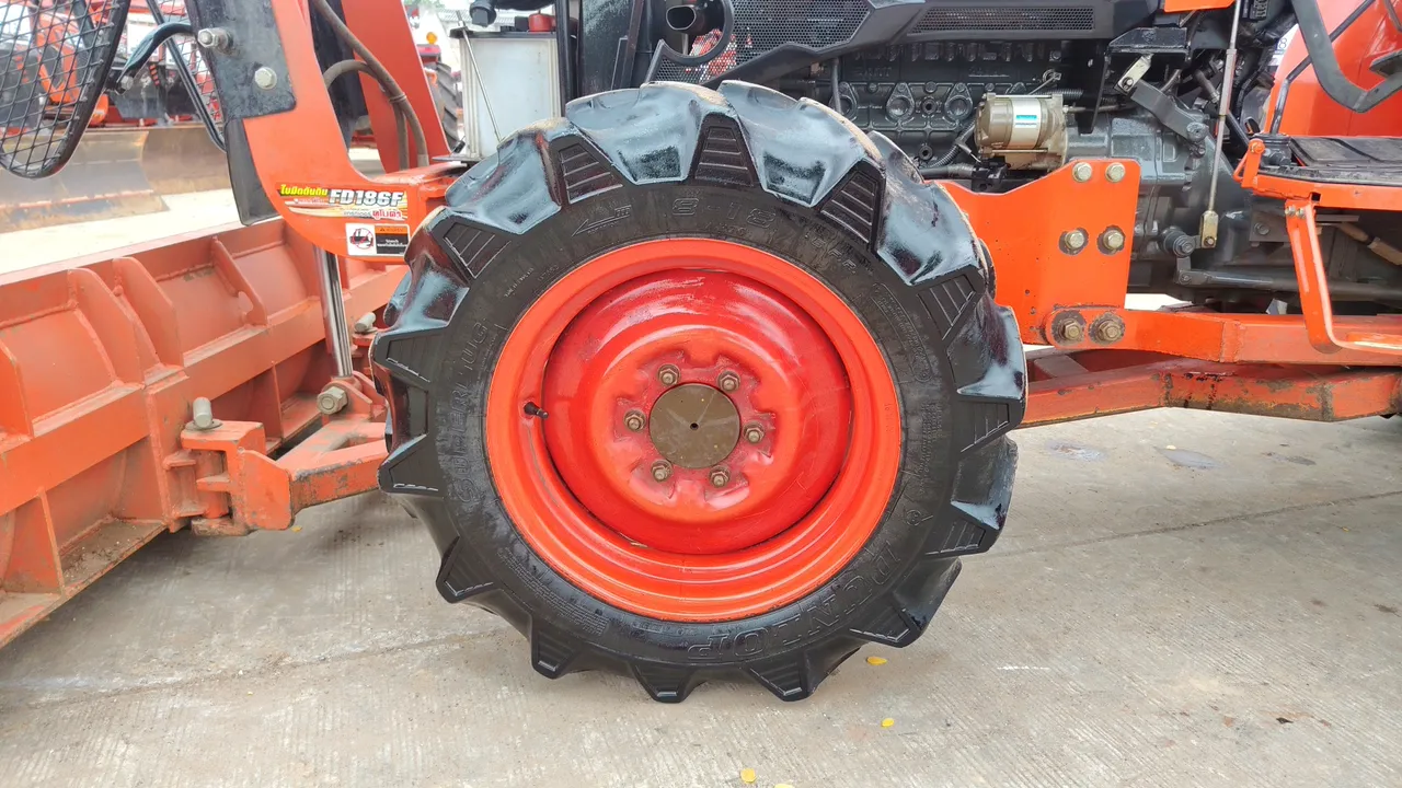 2025 Kubota L5018SP – Exterior
