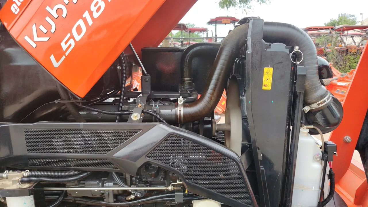 2025 Kubota L5018SP – Exterior