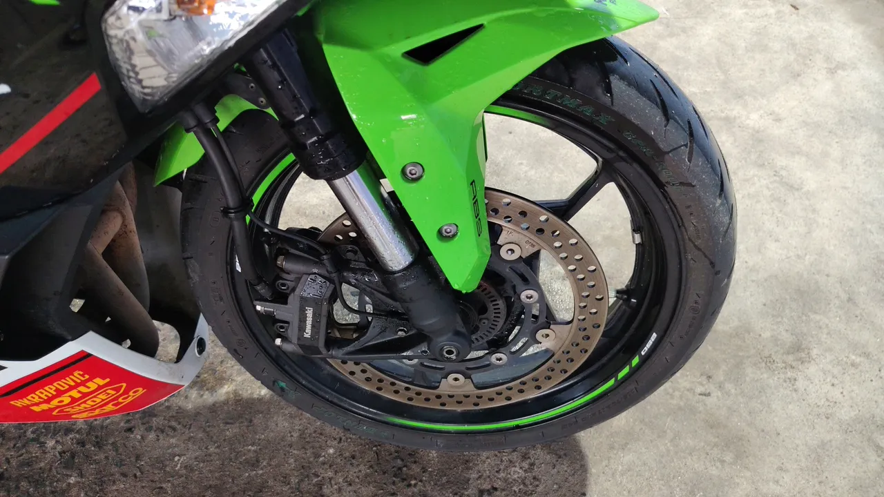 2021 Kawasaki Ninja ZX-25R – Exterior
