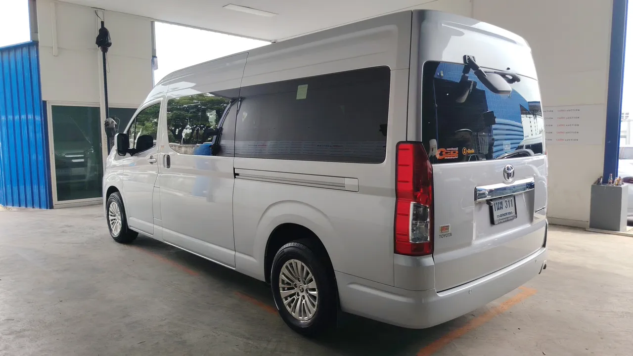 2021 Toyota Commuter – Exterior