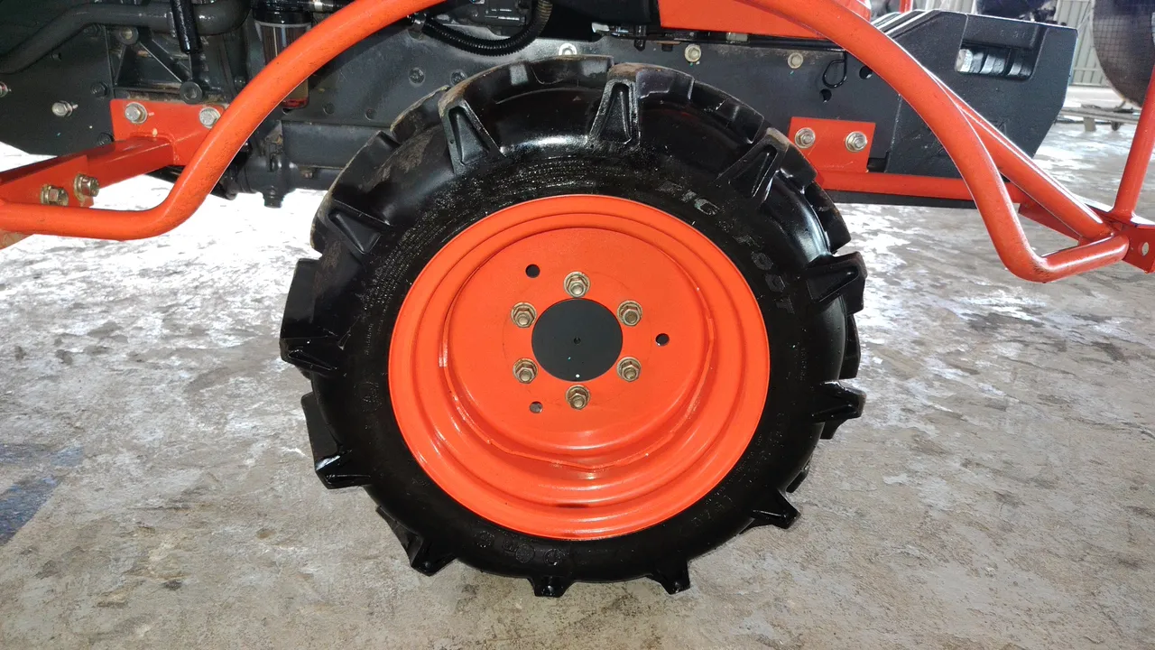 2024 Kubota B2140SN-B – Wheel