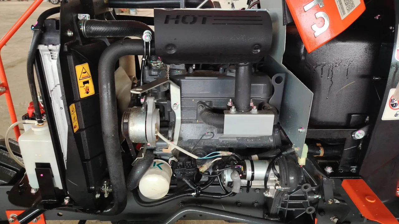 2024 Kubota B2140SN-B – Engine