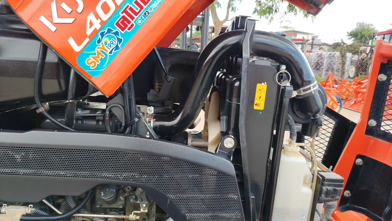 2025 Kubota L4028 – Exterior