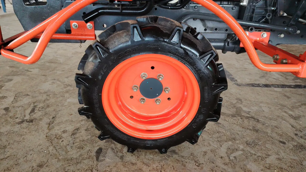 2024 Kubota B2140SN-B – Wheel