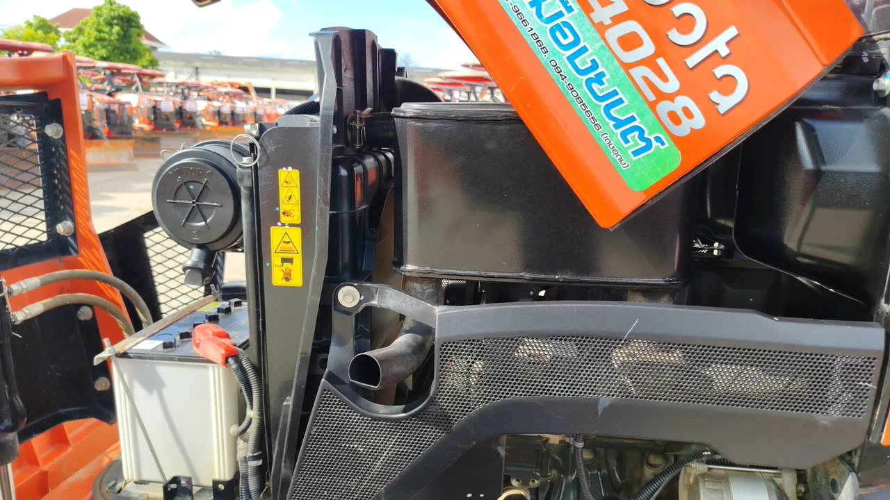 2025 Kubota L4028 – Exterior