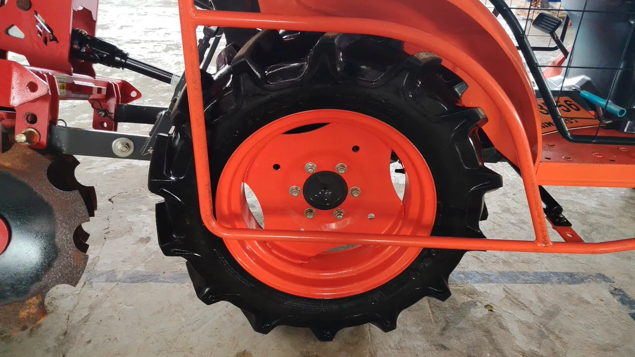2024 Kubota B2140SN-B – Wheel