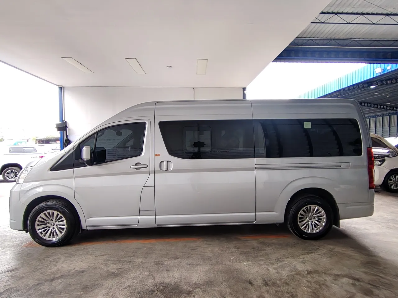 2021 Toyota Commuter – Exterior