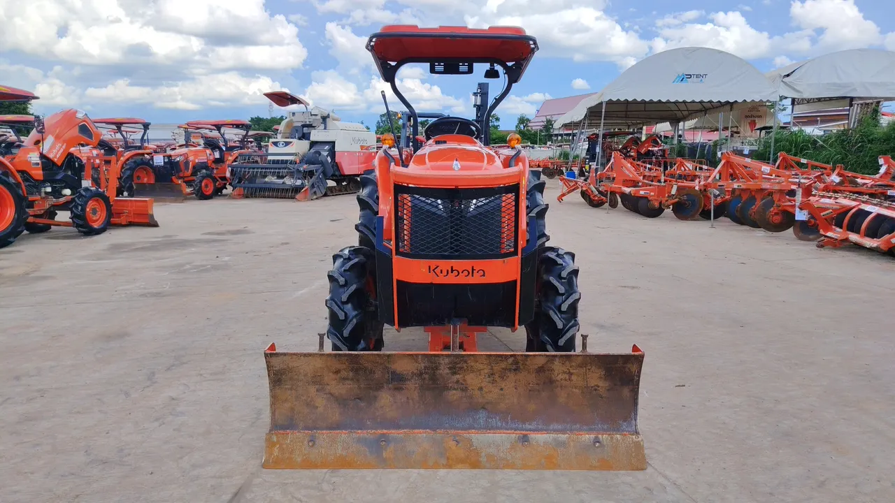 2025 Kubota L4028 – Exterior