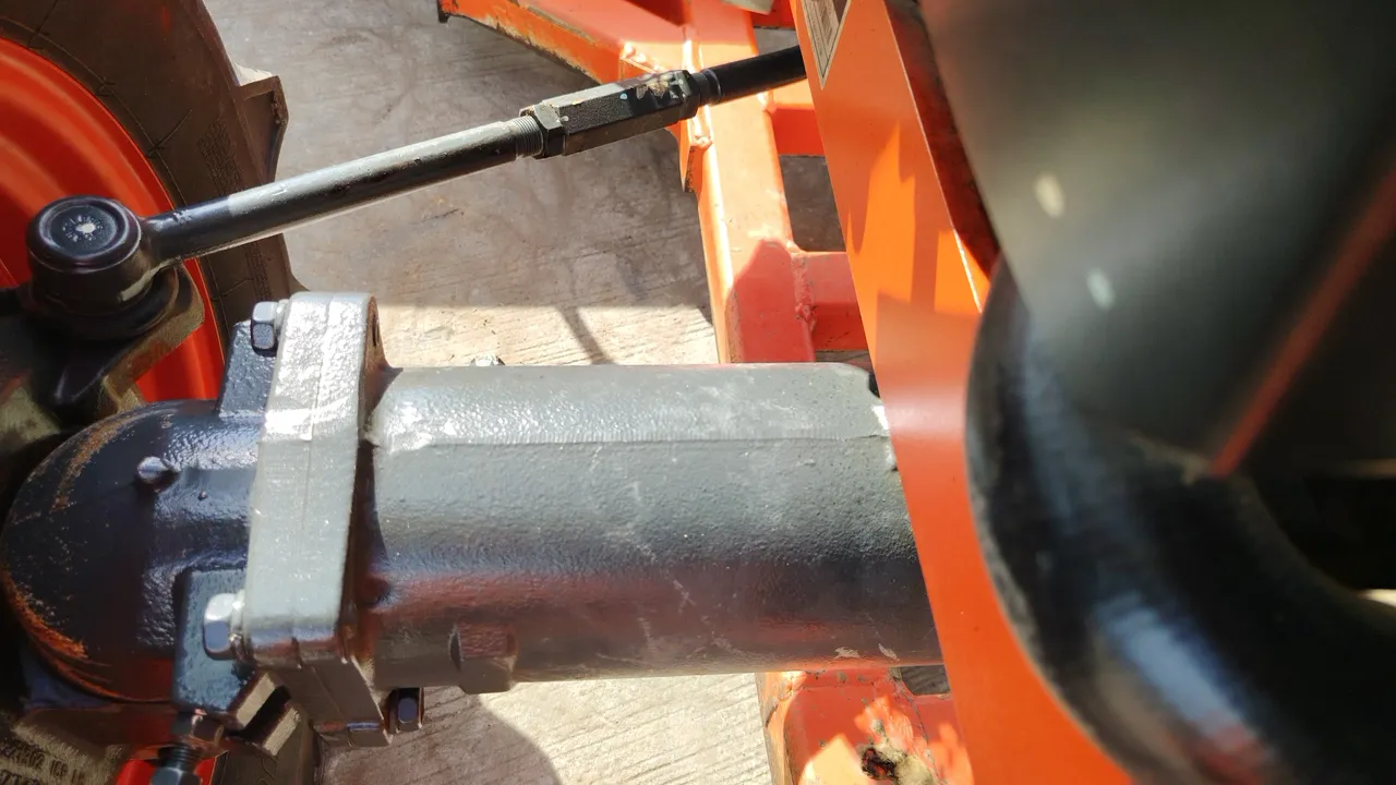 2025 Kubota L4028 – Exterior