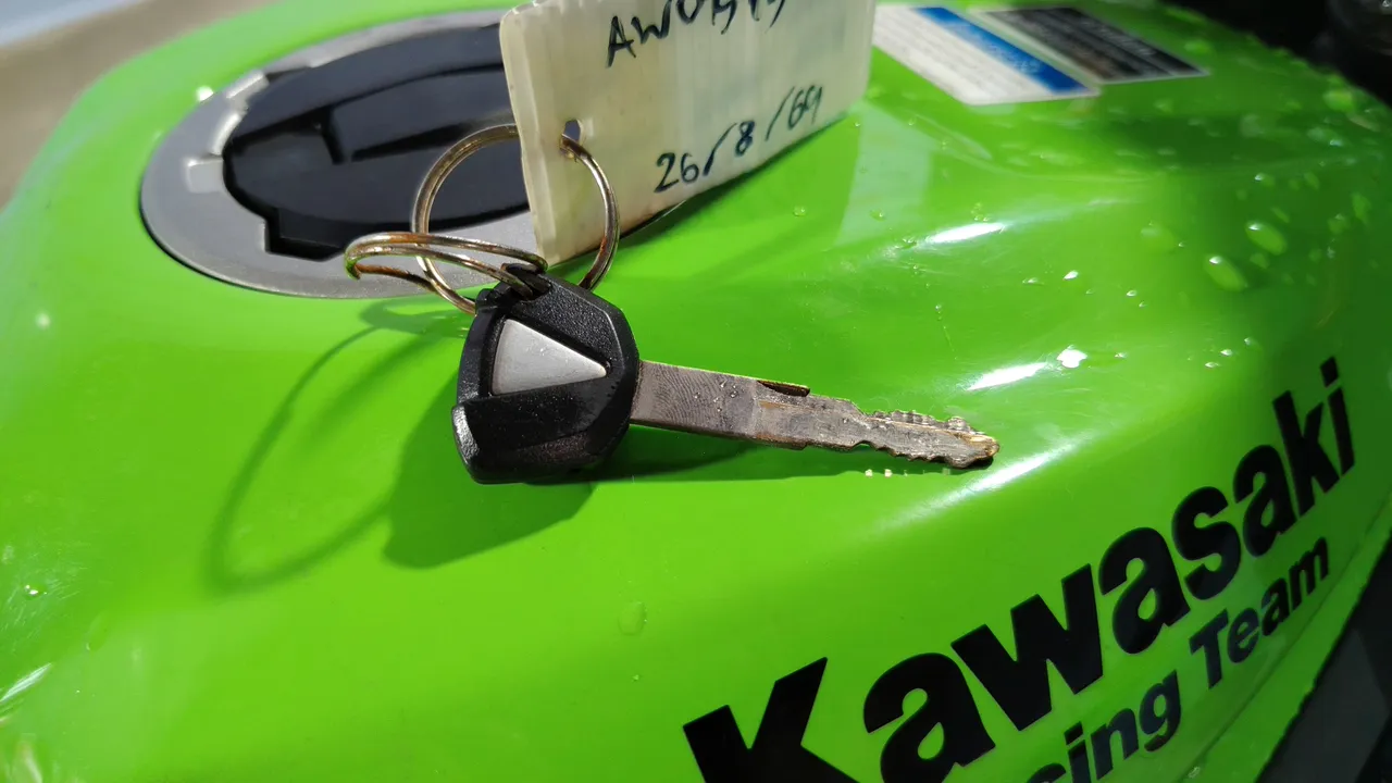 2021 Kawasaki Ninja ZX-25R – Exterior