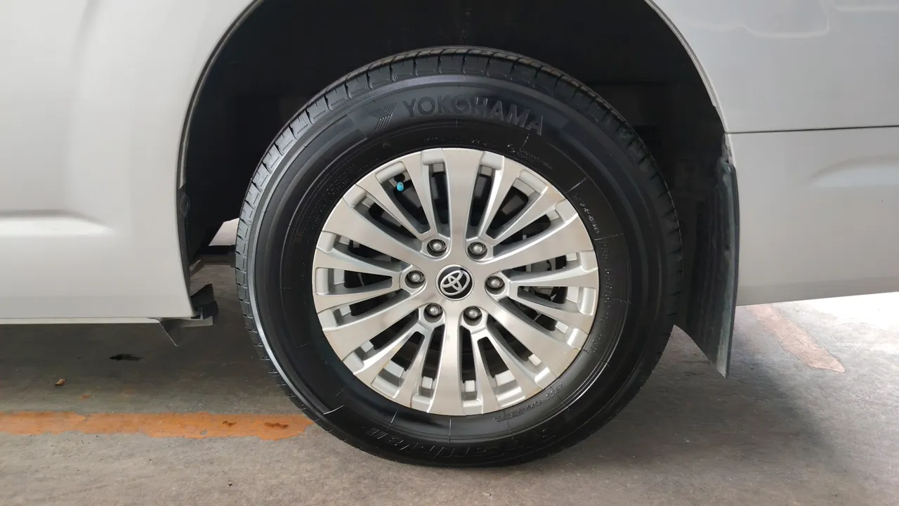 2021 Toyota Commuter – Exterior