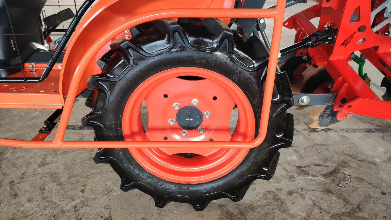 2024 Kubota B2140SN-B – Wheel